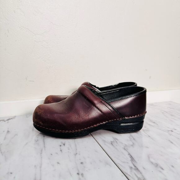 Dansko Burgundy Leather Professional Clogs Women’s Size 8.5/39 - Picture 2 of 10